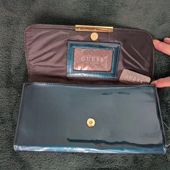 GUESS - Picture 3 of 5